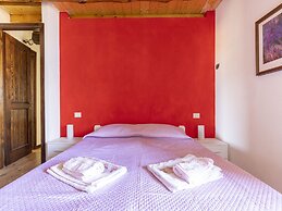 Cozy Hideaway Above Lake Como