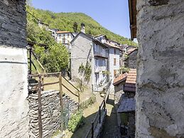 Cozy Hideaway Above Lake Como