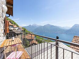 Cozy Hideaway Above Lake Como