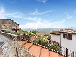 Holiday Home in Ficulle With Pool Access