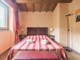Holiday Home in Ficulle With Pool Access