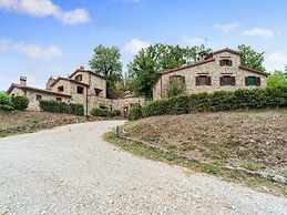 Holiday Home in Ficulle With Pool Access
