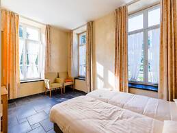 Spacious Apartment in a 16th-century Castle