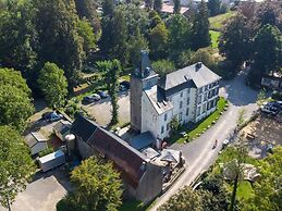 Spacious Apartment in a 16th-century Castle