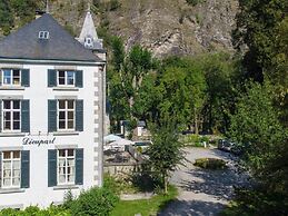 Spacious Apartment in a 16th-century Castle