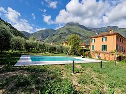 Villa With Garden Near Versilia Beach