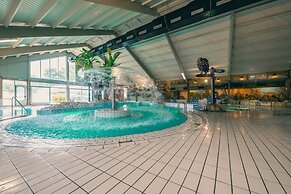 Modern Chalet With Combi Microwave Near Efteling
