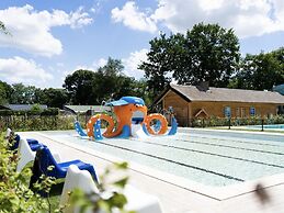 Modern Chalet With Combi Microwave Near Efteling