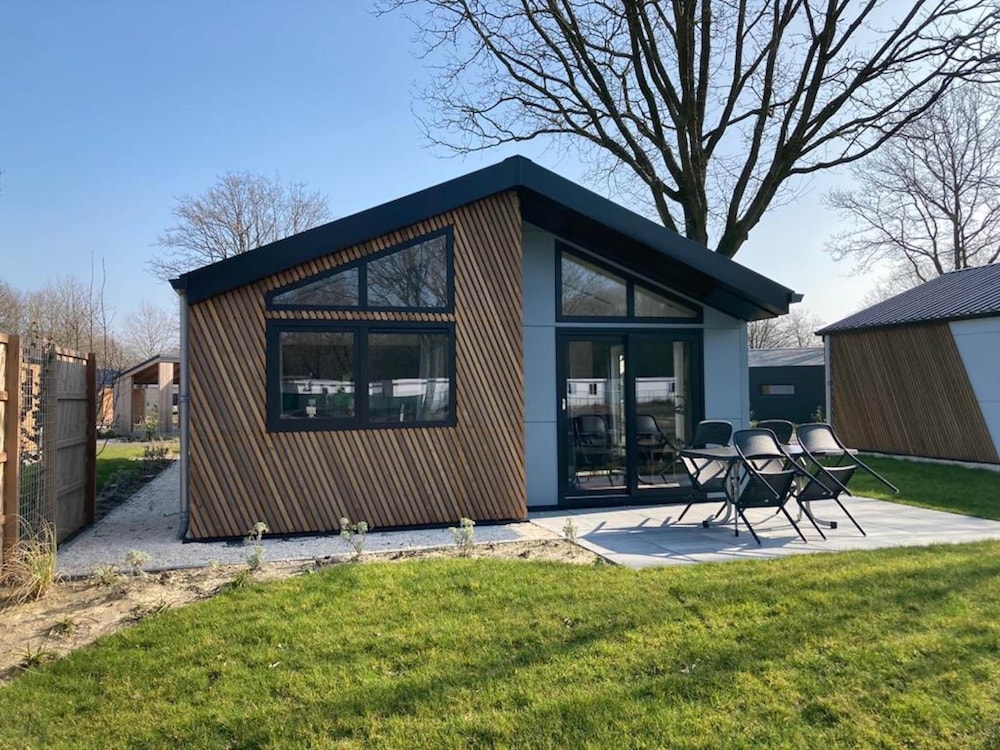 Modern Chalet With Combi Microwave Near Efteling