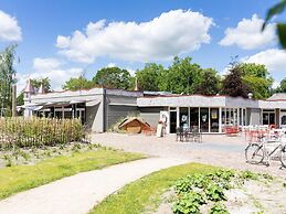 Modern Chalet With Combi Microwave Near Efteling