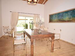 Coastal Retreat With Private Pool
