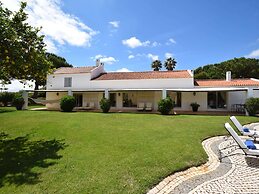 Coastal Retreat With Private Pool