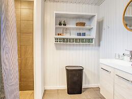 Cozy Seaside Cottage Escape-by Traum