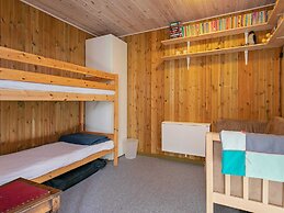 Cozy Seaside Cottage Escape-by Traum