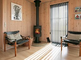Cozy Seaside Cottage Escape-by Traum