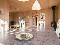 Cozy Seaside Cottage Escape-by Traum