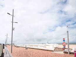 Snug Apartment in Wenduine near Sea