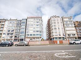Snug Apartment in Wenduine near Sea