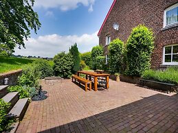 Voeren Mansion With Garden