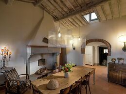 Villa in Tuscany With Organic Wine Estate