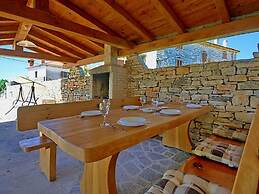 Authentic Villa in Tinjan With Private Pool