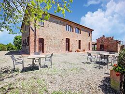 Apartment in Peccioli With Pool and Wine Tasting