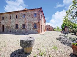 Apartment in Peccioli With Pool and Wine Tasting