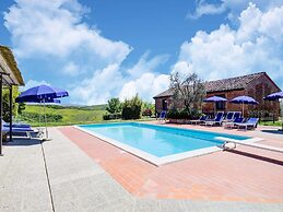 Apartment in Peccioli With Pool and Wine Tasting