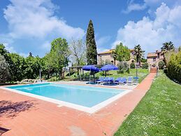 Apartment in Peccioli With Pool and Wine Tasting