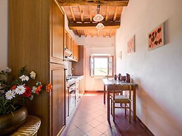 Apartment in Peccioli With Pool and Wine Tasting