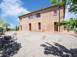 Apartment in Peccioli With Pool and Wine Tasting
