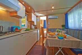 Sunny Chalet in Baia Domizia