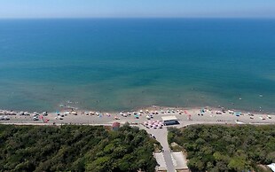 Sunny Chalet in Baia Domizia