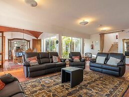 Cozy Villa in Albufeira With Swimming Pool