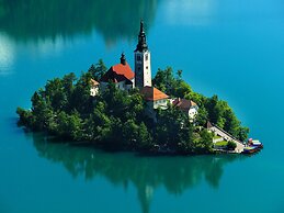 Tranquil Apartment in Bled With Garden