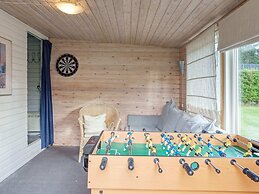 6 Person Holiday Home in Vaeggerlose