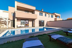 Super Modern Villa With Private Pool