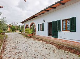 Cozy Tuscan Getaway