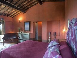 Villa in Arezzo With Pool and Vineyards