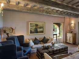 Villa in Arezzo With Pool and Vineyards