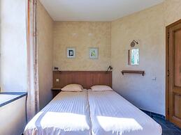 Spacious Apartment in a 16th-century Castle
