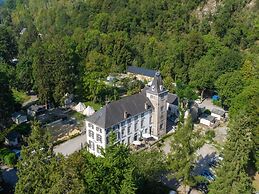 Spacious Apartment in a 16th-century Castle