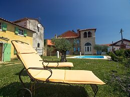 Cozy Villa in Marezige With Swimming Pool