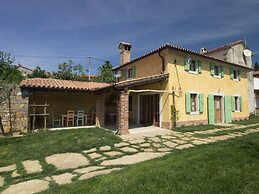 Cozy Villa in Marezige With Swimming Pool