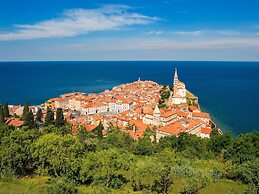 Cozy Villa in Marezige With Swimming Pool