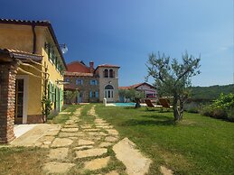Cozy Villa in Marezige With Swimming Pool