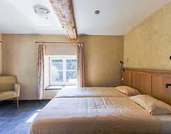 Spacious Apartment in a 16th-century Castle
