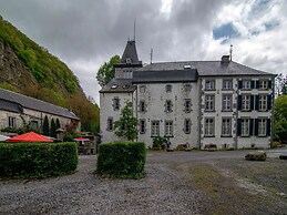 Spacious Apartment in a 16th-century Castle