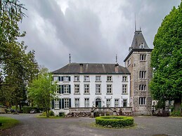 Spacious Apartment in a 16th-century Castle