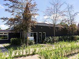 Comfortable Chalet With Microwave, Near Efteling